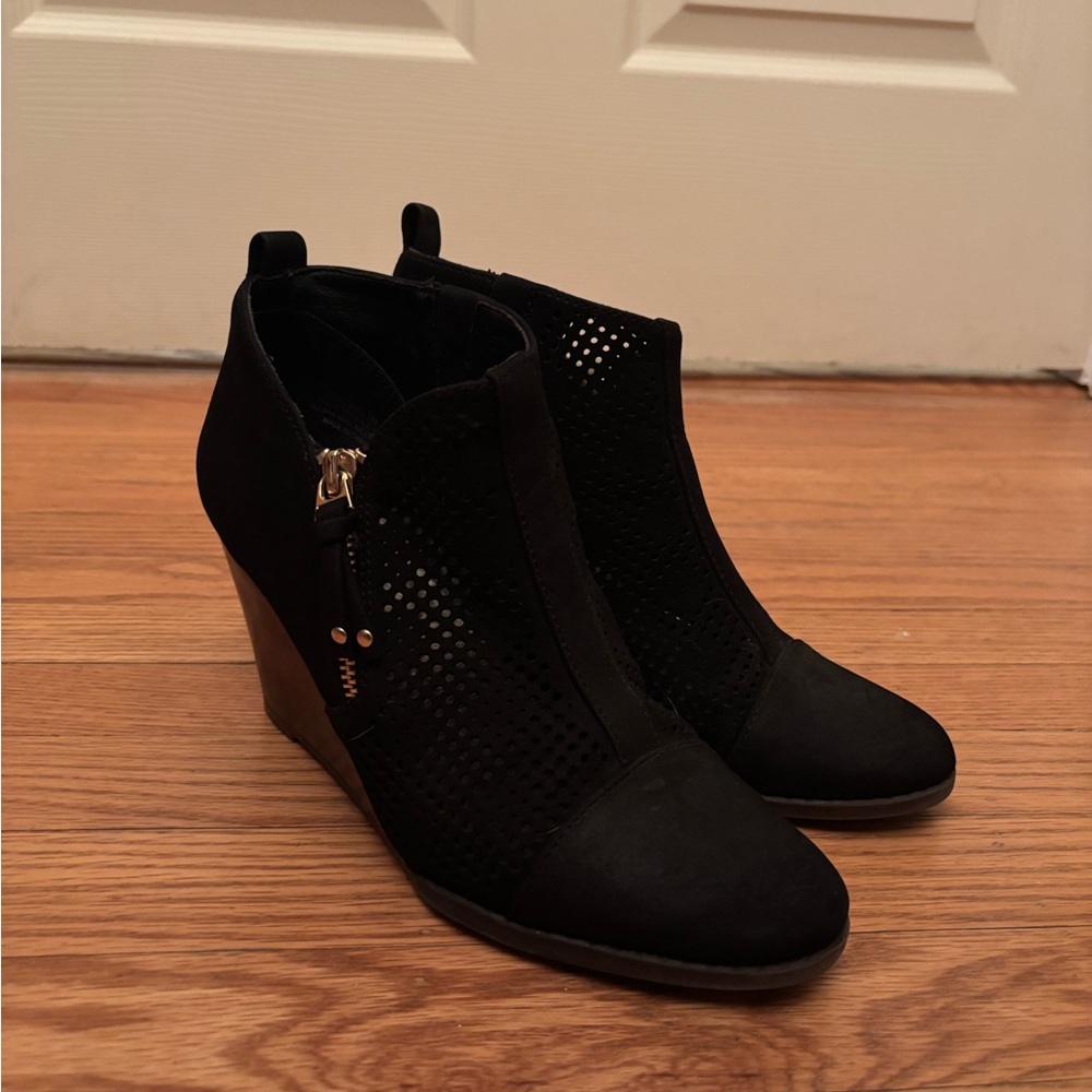 Chic Black Perforated Wedge Booties